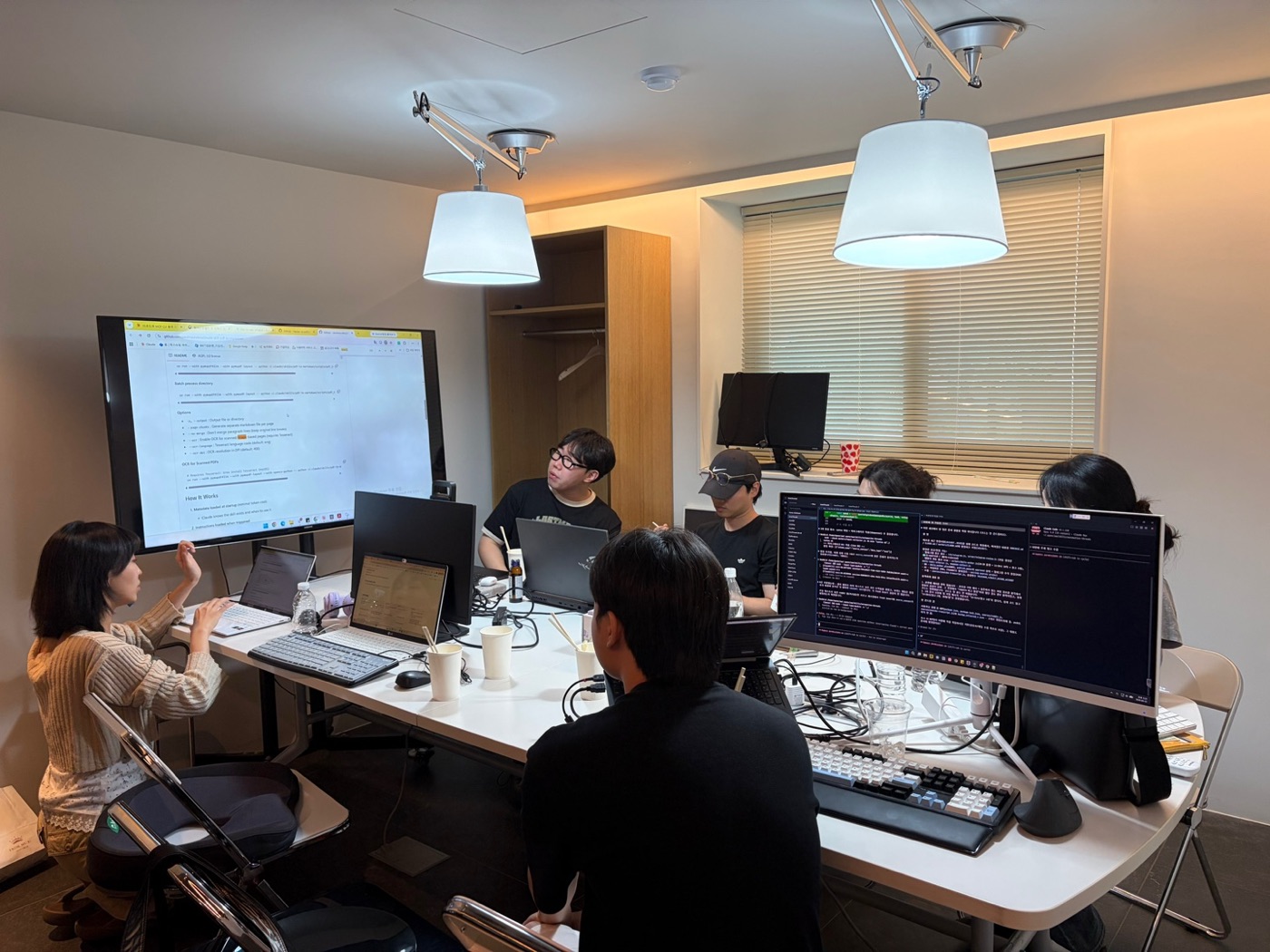 튜터가 옆에서 함께 봐주는 워크샵 현장